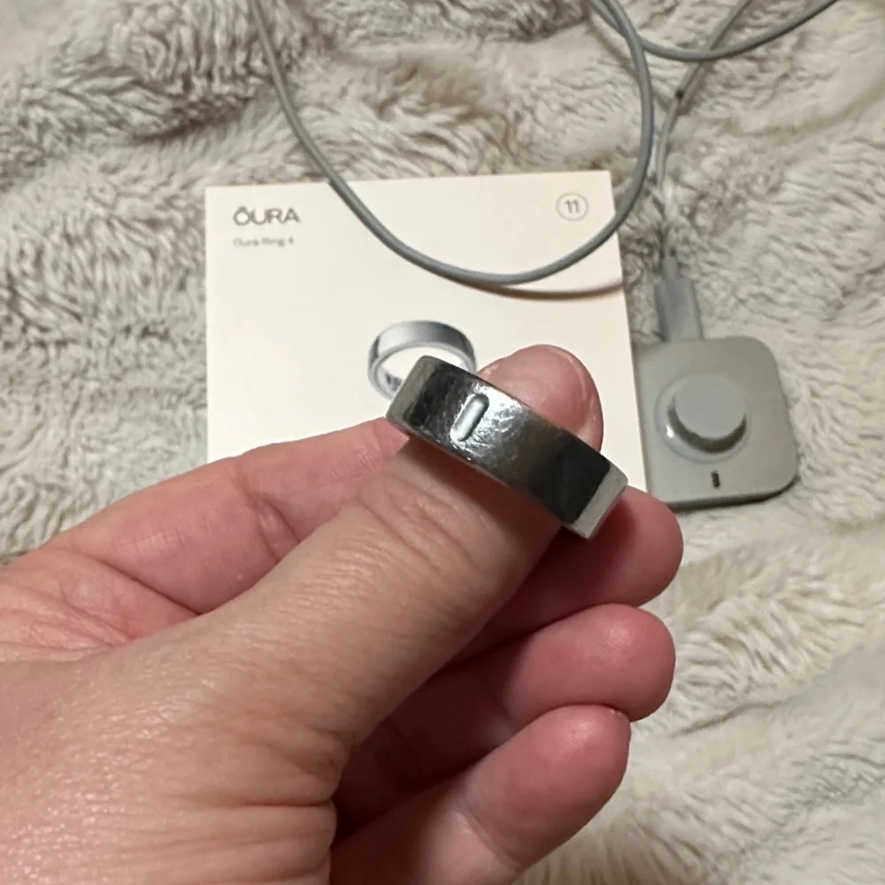 Oura Ring with Silver and Gray Charger